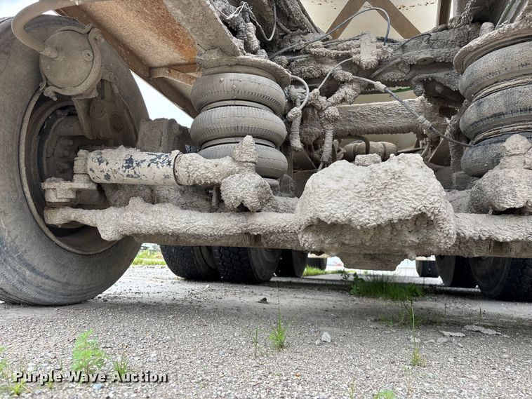 image for item FG0466 2003 Kenworth T800 ready mix truck