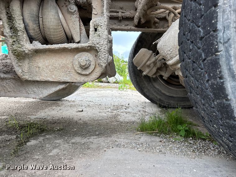 image for item FG0466 2003 Kenworth T800 ready mix truck