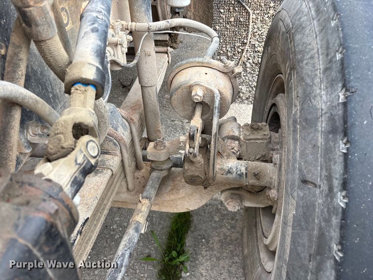 image for item FG0466 2003 Kenworth T800 ready mix truck