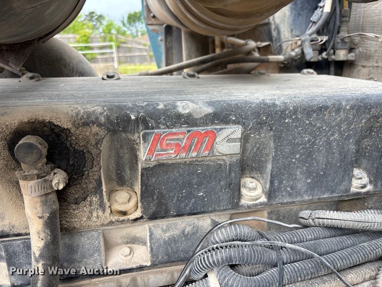 image for item FG0466 2003 Kenworth T800 ready mix truck