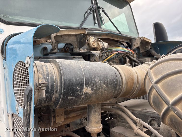 image for item FG0466 2003 Kenworth T800 ready mix truck