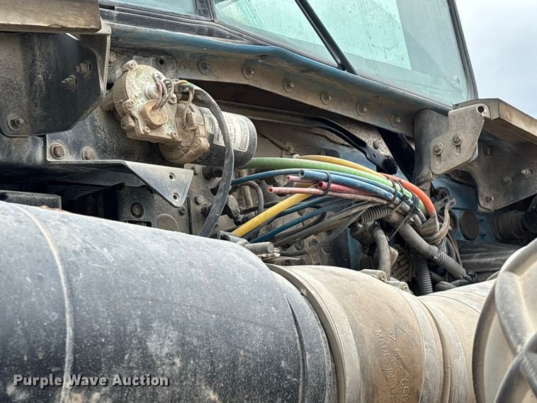 image for item FG0466 2003 Kenworth T800 ready mix truck
