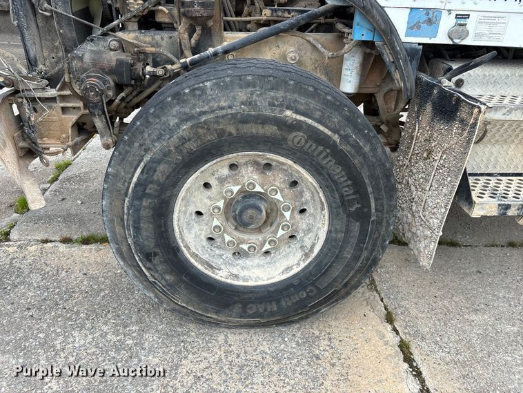 image for item FG0466 2003 Kenworth T800 ready mix truck