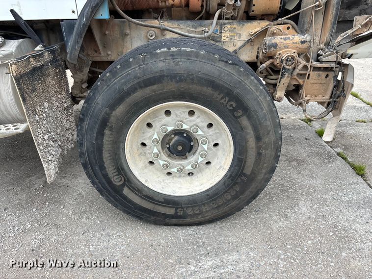 image for item FG0466 2003 Kenworth T800 ready mix truck
