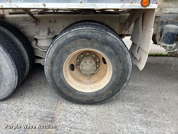 image for item FG0466 2003 Kenworth T800 ready mix truck