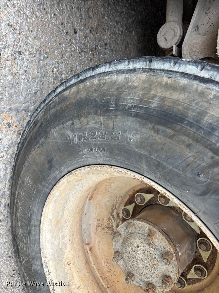 image for item FG0466 2003 Kenworth T800 ready mix truck