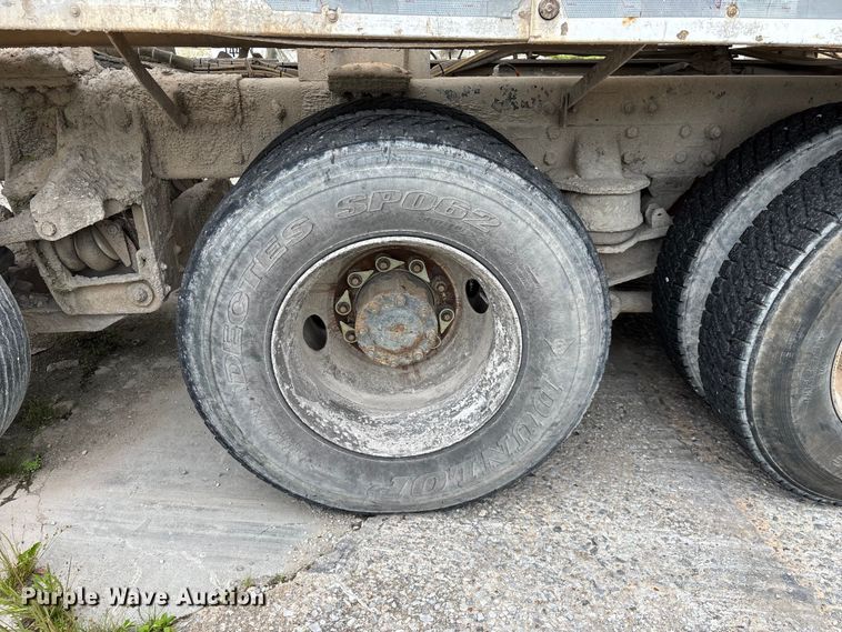 image for item FG0466 2003 Kenworth T800 ready mix truck
