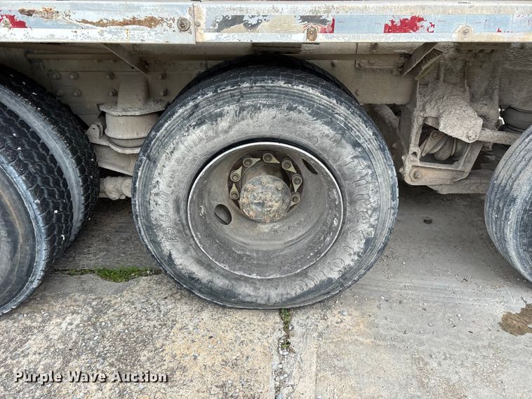 image for item FG0466 2003 Kenworth T800 ready mix truck