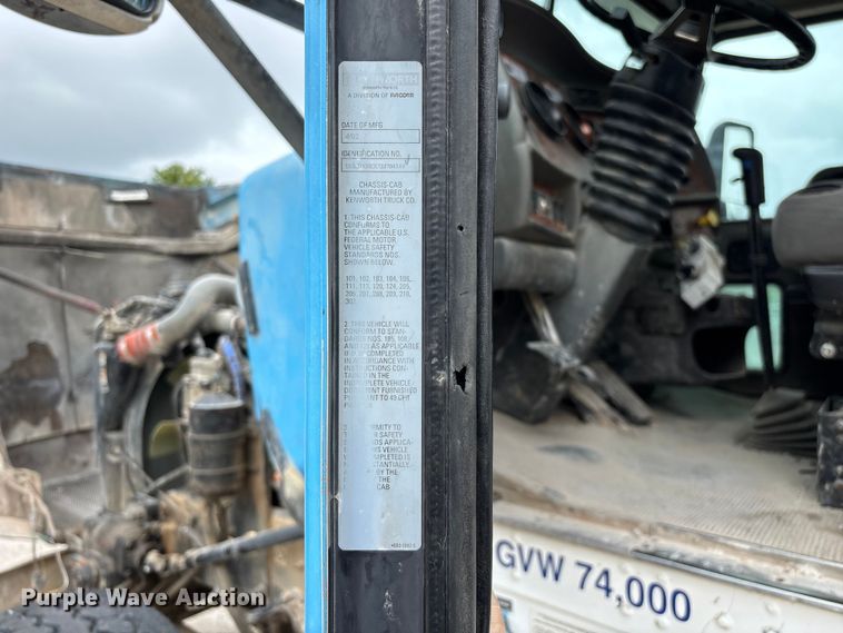 image for item FG0466 2003 Kenworth T800 ready mix truck