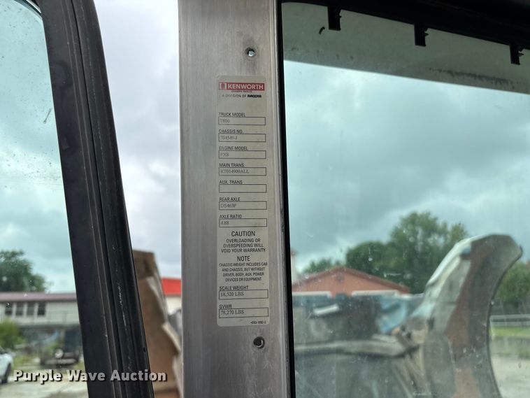 image for item FG0466 2003 Kenworth T800 ready mix truck