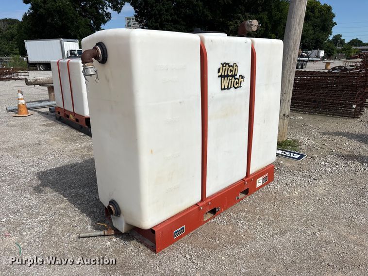 image for item FI0230 Ditch Witch mud mixing tank