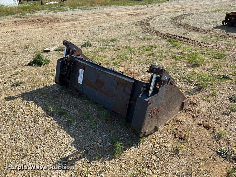 image for item FI1670 Skid steer bucket