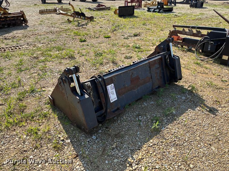 image for item FI1670 Skid steer bucket