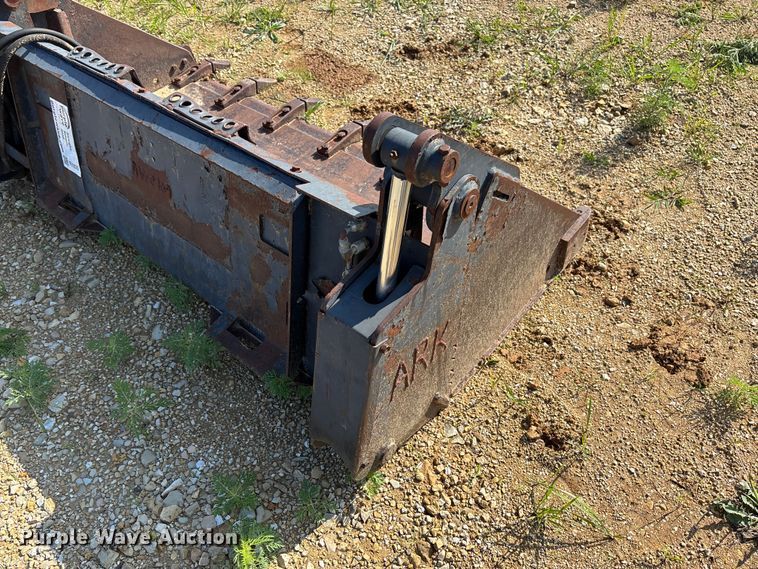image for item FI1670 Skid steer bucket