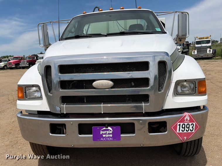 image for item FK0221 2006 Ford F650 Super Duty utility / service truck