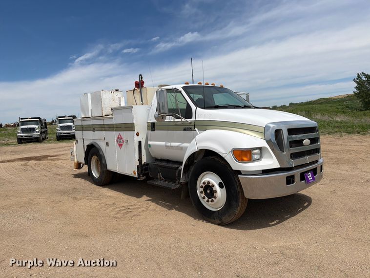 image for item FK0221 2006 Ford F650 Super Duty utility / service truck