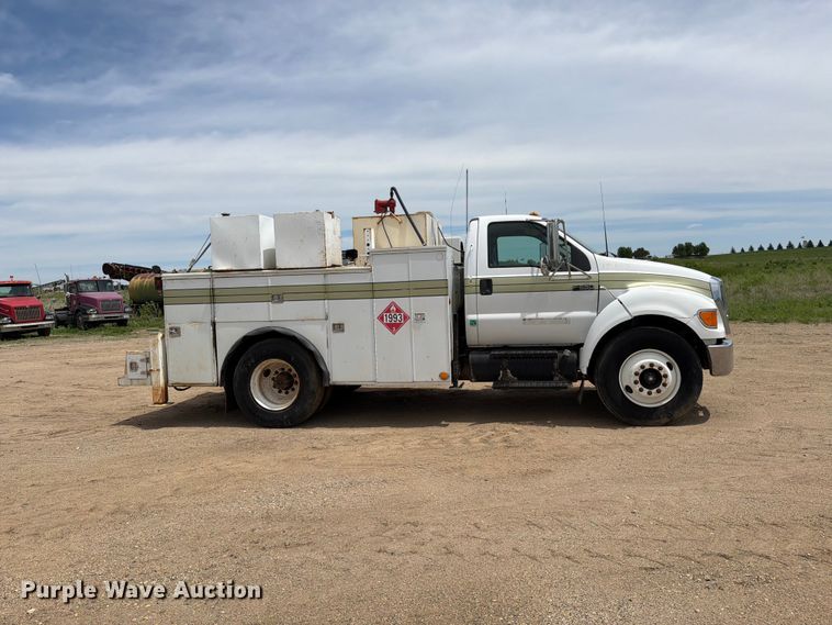 image for item FK0221 2006 Ford F650 Super Duty utility / service truck