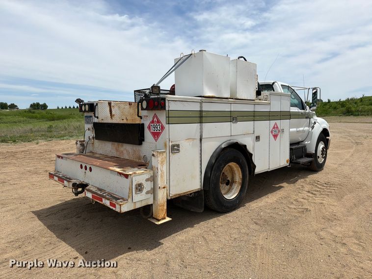 image for item FK0221 2006 Ford F650 Super Duty utility / service truck