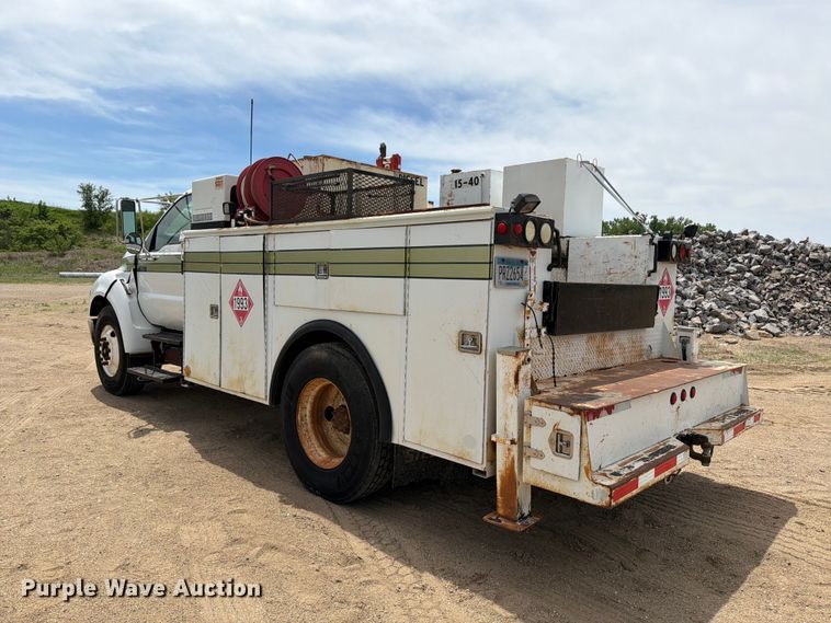image for item FK0221 2006 Ford F650 Super Duty utility / service truck