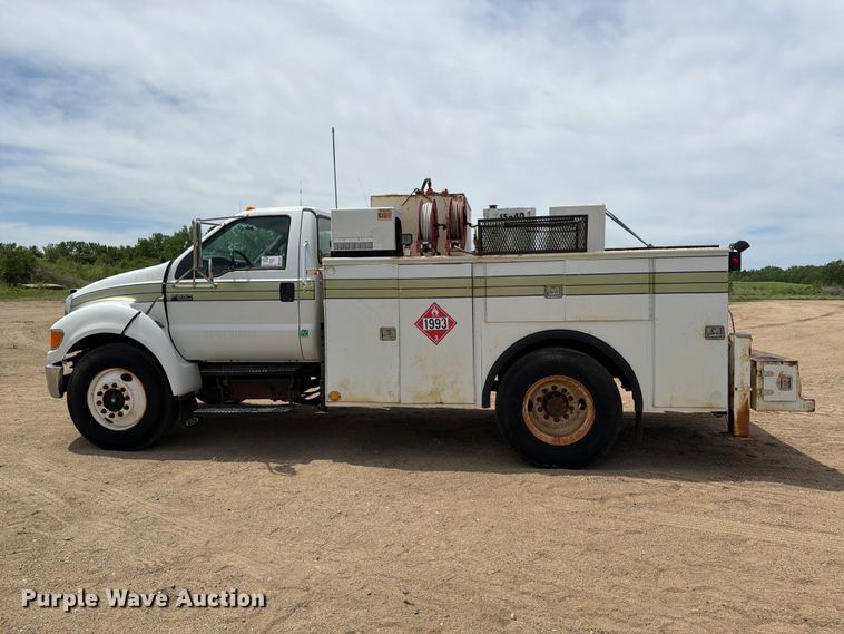 image for item FK0221 2006 Ford F650 Super Duty utility / service truck