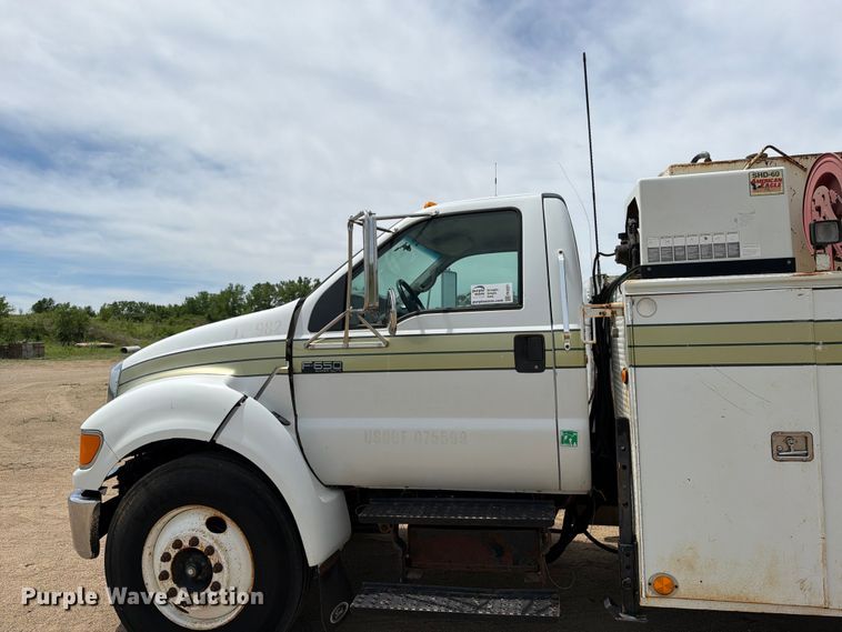 image for item FK0221 2006 Ford F650 Super Duty utility / service truck