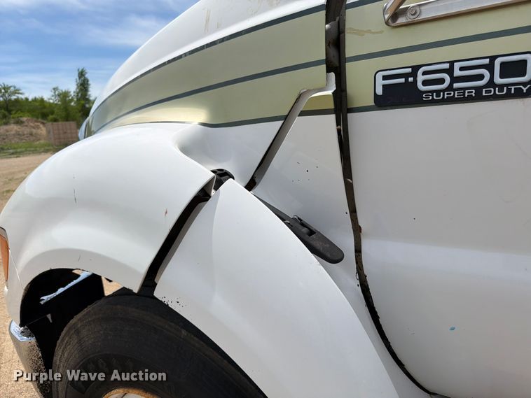 image for item FK0221 2006 Ford F650 Super Duty utility / service truck