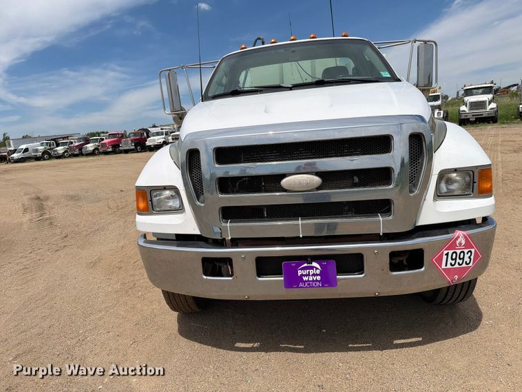 image for item FK0221 2006 Ford F650 Super Duty utility / service truck