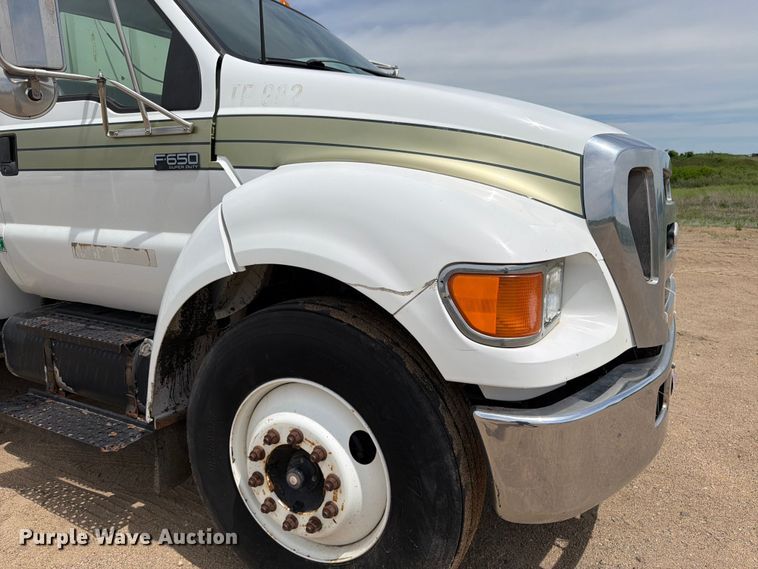 image for item FK0221 2006 Ford F650 Super Duty utility / service truck