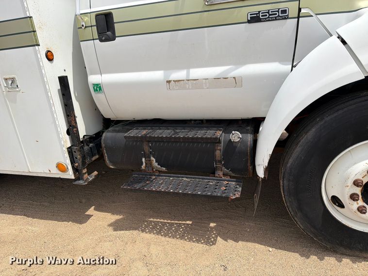 image for item FK0221 2006 Ford F650 Super Duty utility / service truck