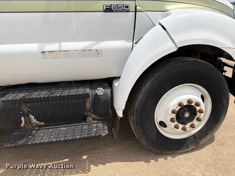 image for item FK0221 2006 Ford F650 Super Duty utility / service truck