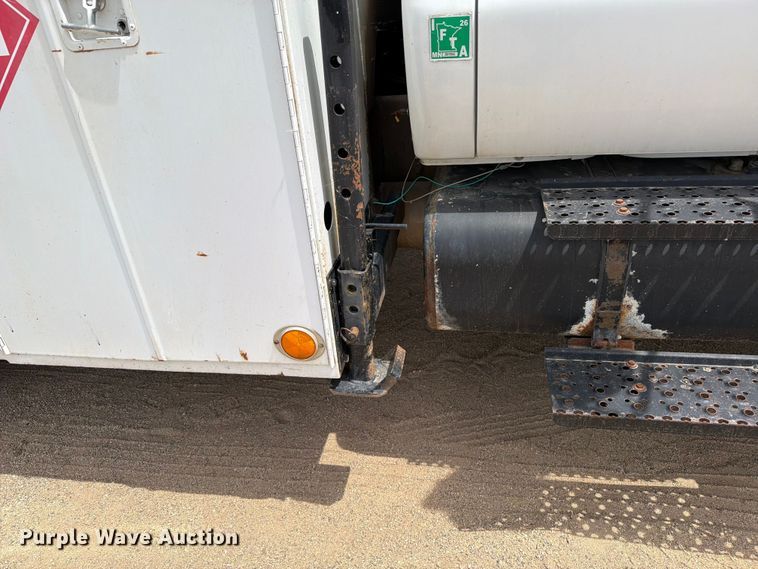 image for item FK0221 2006 Ford F650 Super Duty utility / service truck