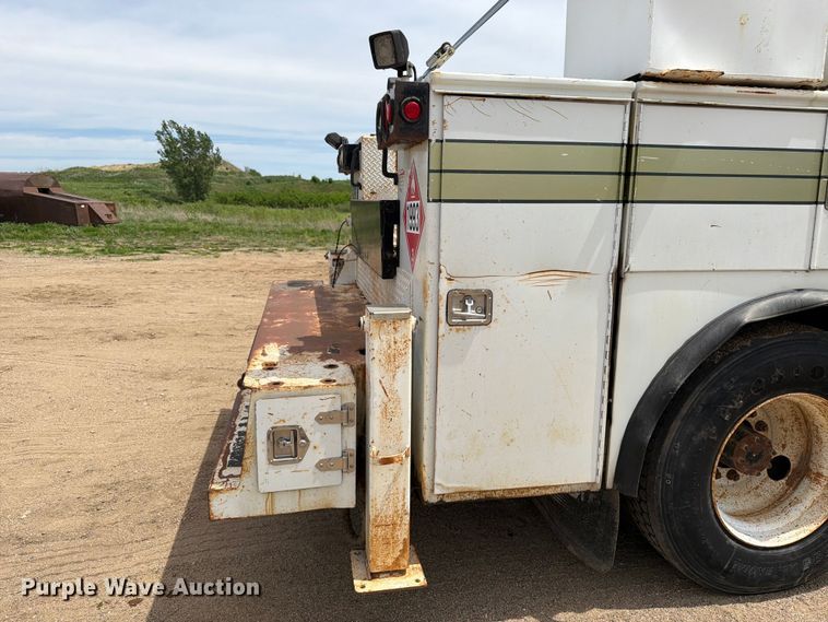 image for item FK0221 2006 Ford F650 Super Duty utility / service truck