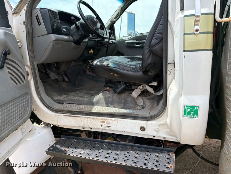 image for item FK0221 2006 Ford F650 Super Duty utility / service truck
