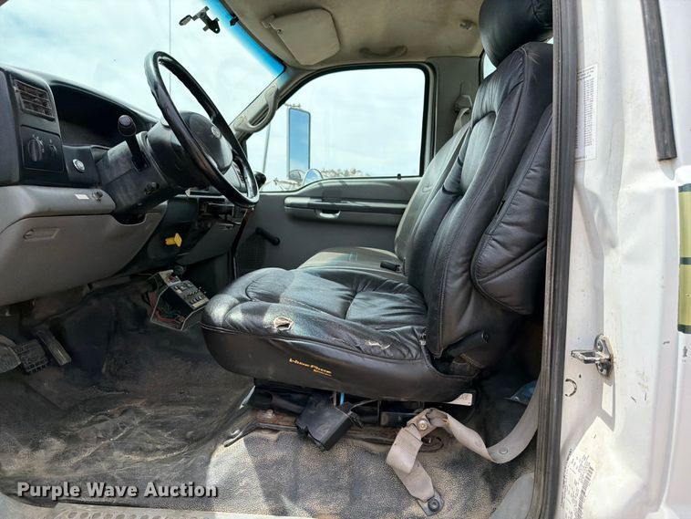 image for item FK0221 2006 Ford F650 Super Duty utility / service truck