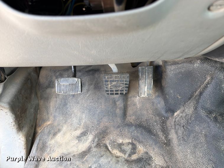image for item FK0221 2006 Ford F650 Super Duty utility / service truck