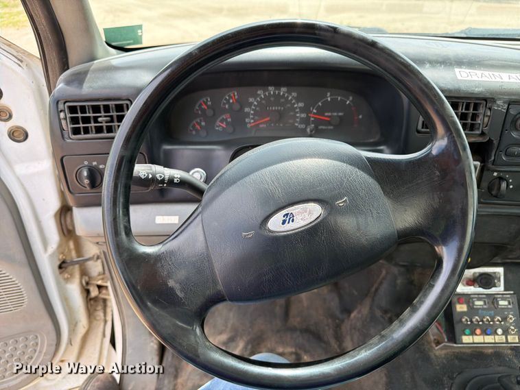 image for item FK0221 2006 Ford F650 Super Duty utility / service truck