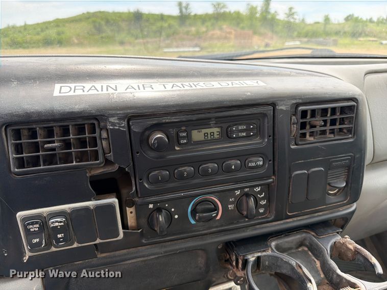 image for item FK0221 2006 Ford F650 Super Duty utility / service truck
