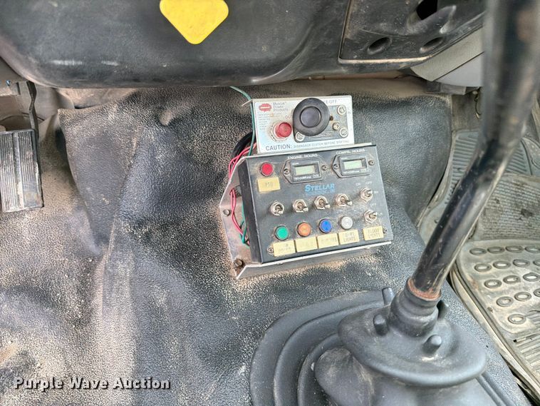 image for item FK0221 2006 Ford F650 Super Duty utility / service truck