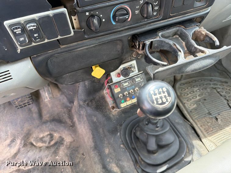 image for item FK0221 2006 Ford F650 Super Duty utility / service truck