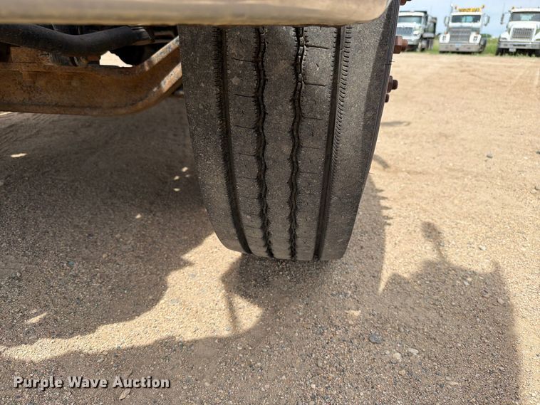 image for item FK0221 2006 Ford F650 Super Duty utility / service truck