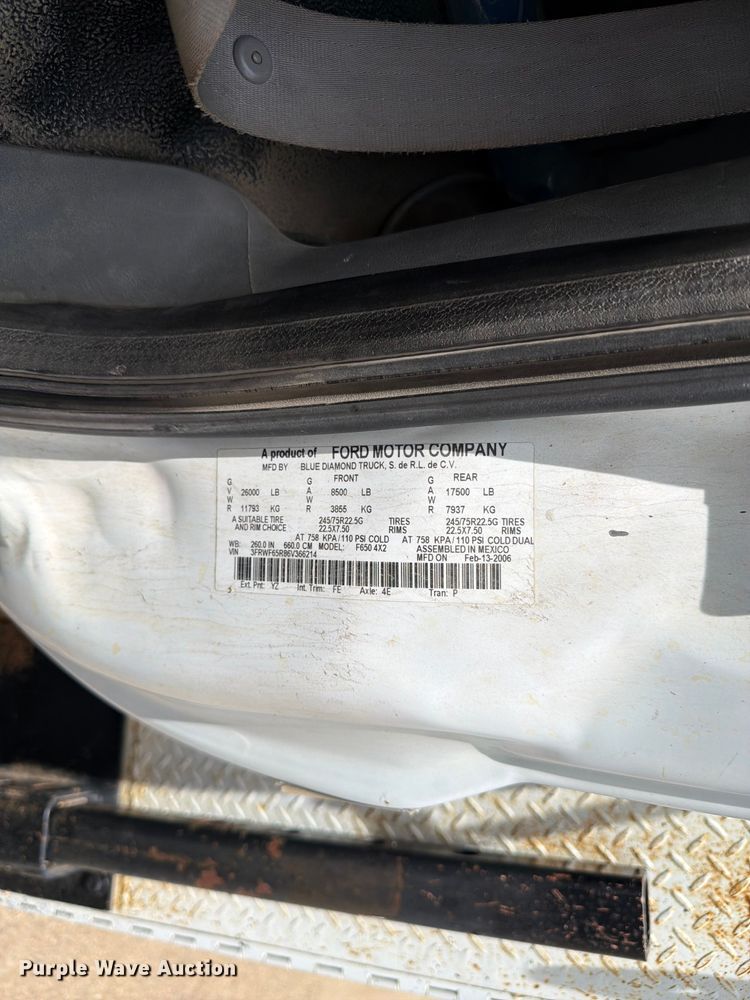 image for item FK0221 2006 Ford F650 Super Duty utility / service truck