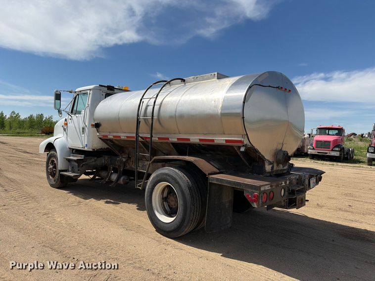 image for item FK0223 1991 International 8200 tank truck