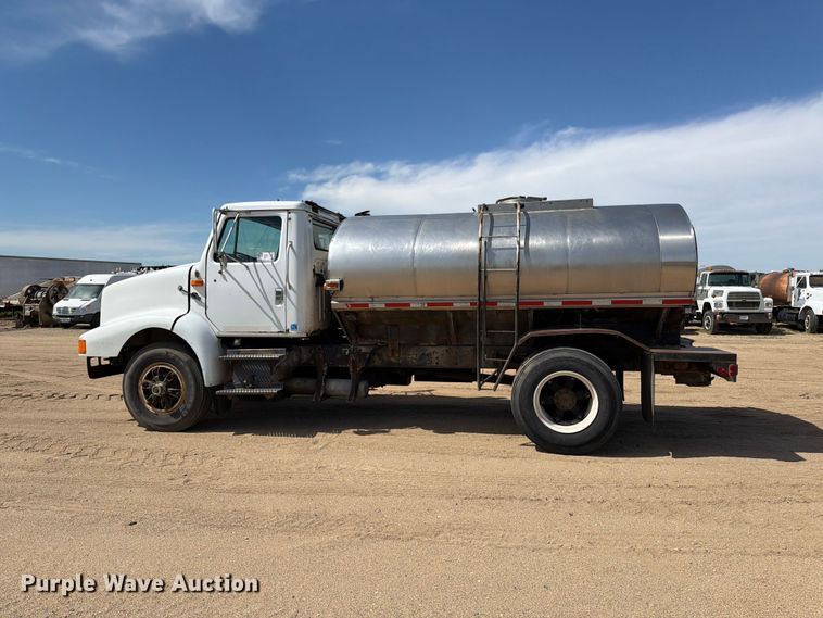 image for item FK0223 1991 International 8200 tank truck
