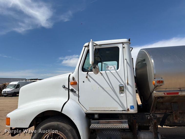 image for item FK0223 1991 International 8200 tank truck