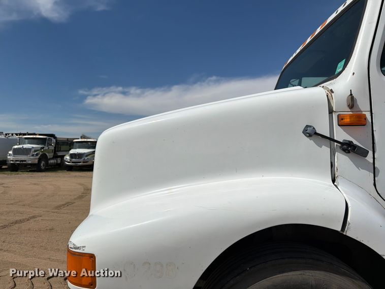 image for item FK0223 1991 International 8200 tank truck