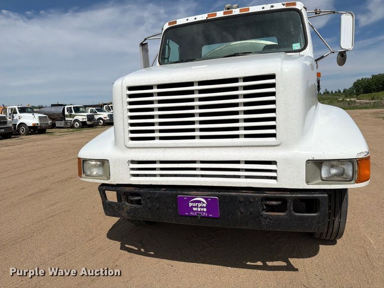 image for item FK0223 1991 International 8200 tank truck