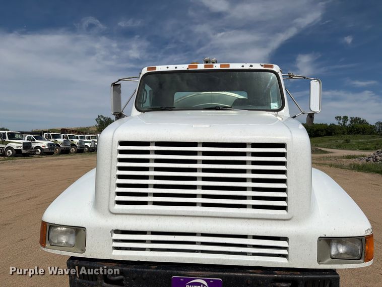 image for item FK0223 1991 International 8200 tank truck