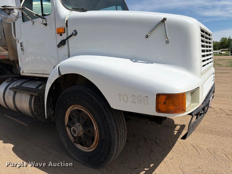 image for item FK0223 1991 International 8200 tank truck