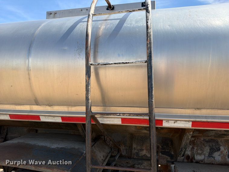 image for item FK0223 1991 International 8200 tank truck