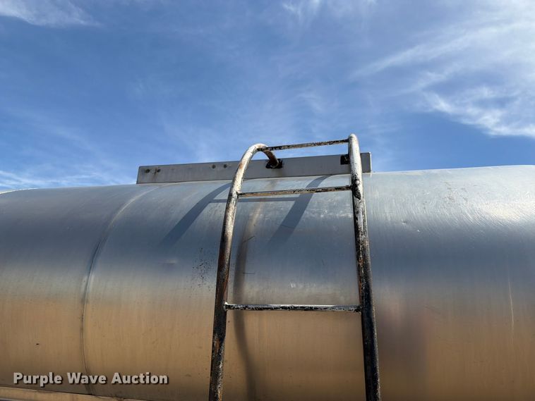 image for item FK0223 1991 International 8200 tank truck